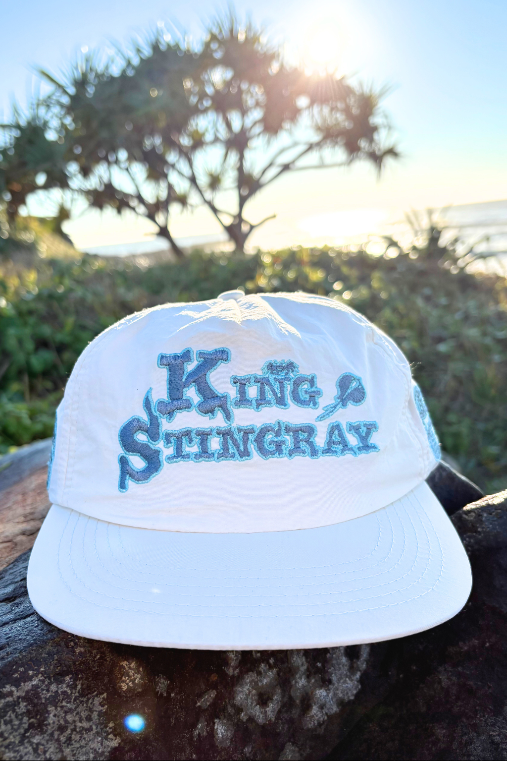 KING STING X UNCLE RICS CAP WHITE/BLUE