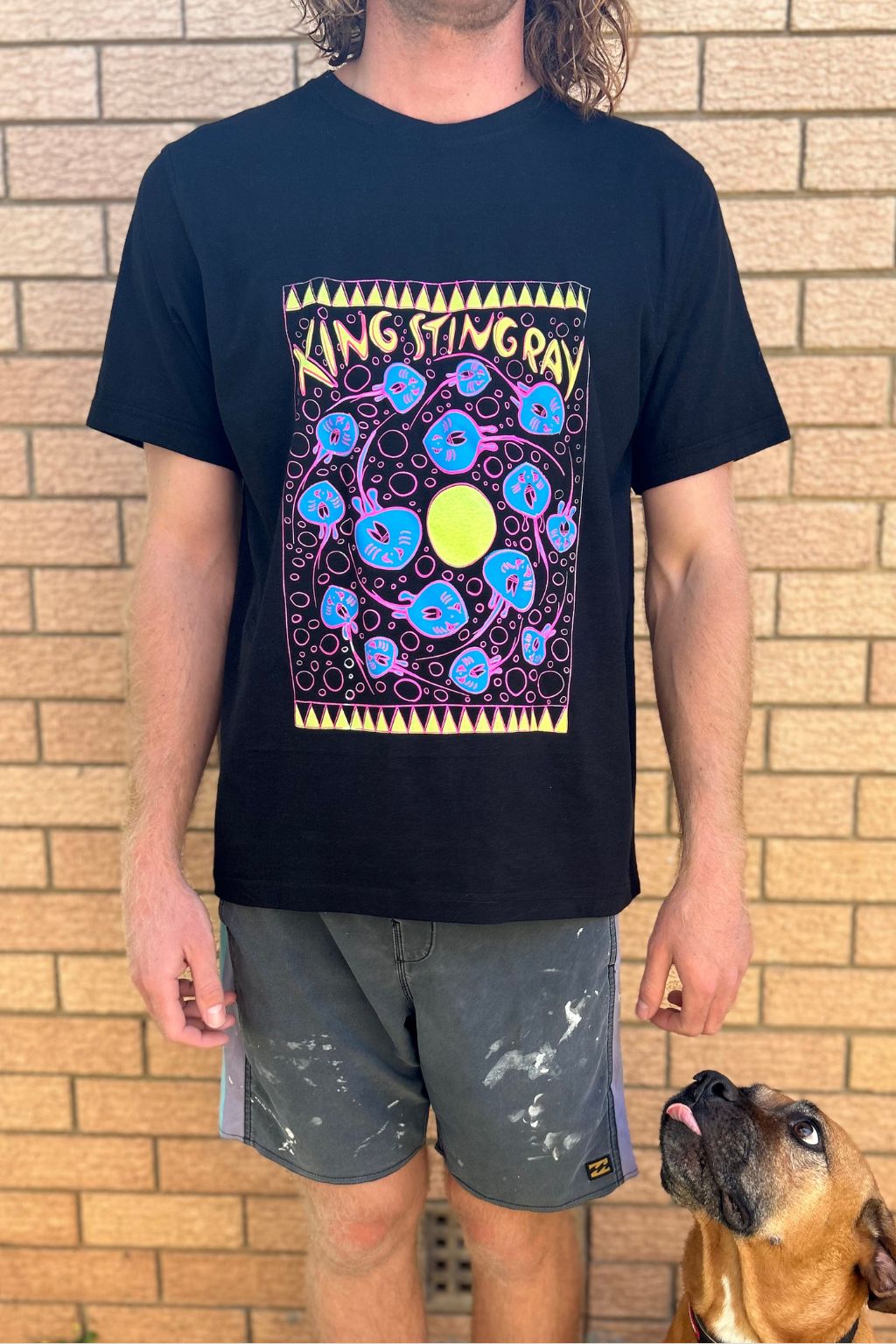 HAND-PRINTED BLACK T-SHIRT STINGRAYS YELLOW/PINK/BLUE