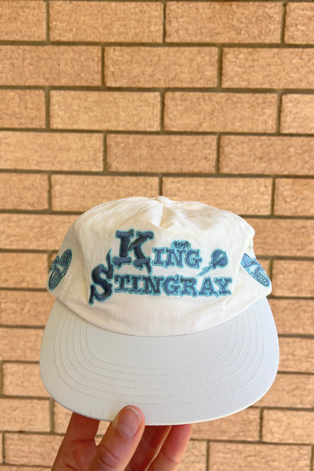 KING STING X UNCLE RICS CAP WHITE/BLUE