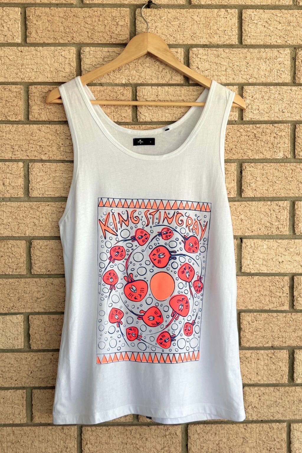 HAND-PRINTED STINGRAYS WHITE SINGLET ORANGE/PINK